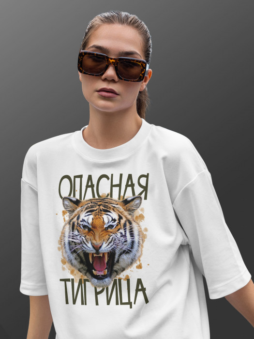 Футболка с принтом Опасная Тигрица